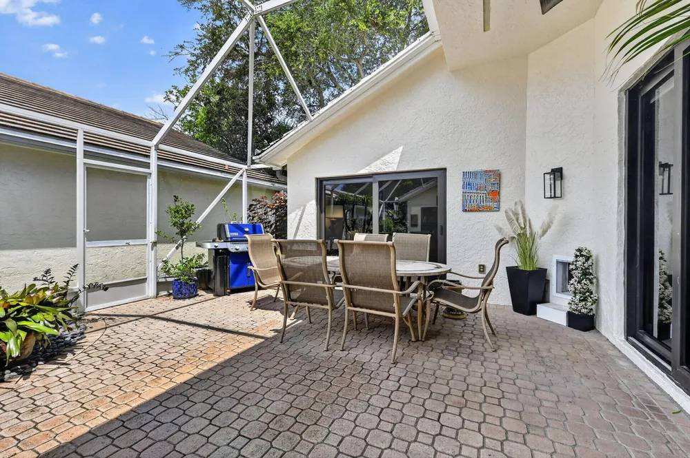 2865 N Clearbrook Circle, Delray Beach, FL 33445