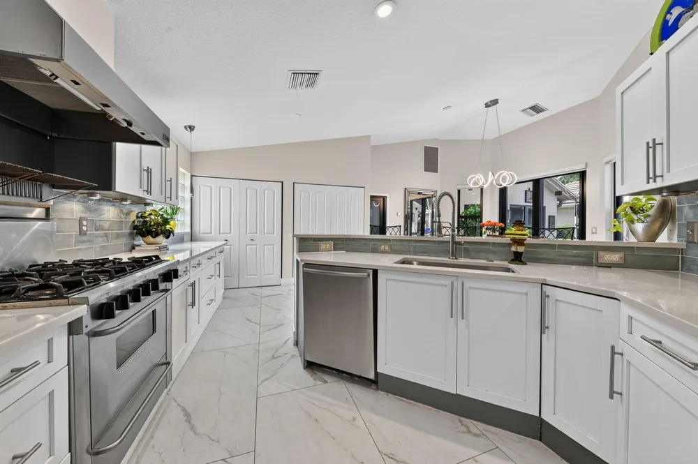 2865 N Clearbrook Circle, Delray Beach, FL 33445