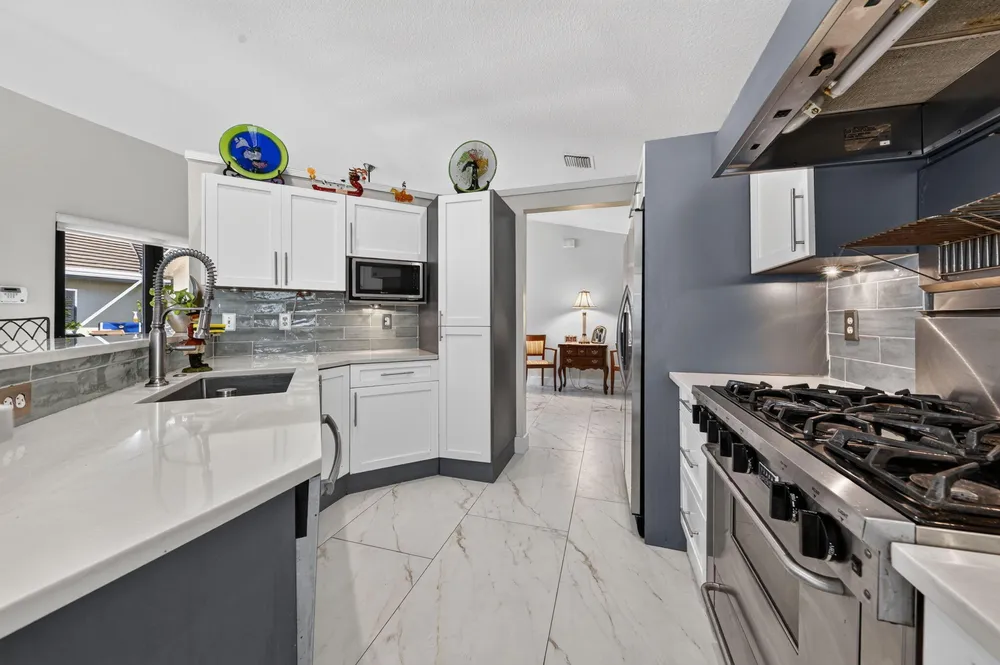 2865 N Clearbrook Circle, Delray Beach, FL 33445