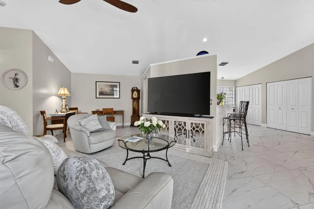 2865 N Clearbrook Circle, Delray Beach, FL 33445