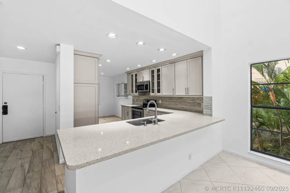 23 Eastgate Dr, Boynton Beach, FL 33436