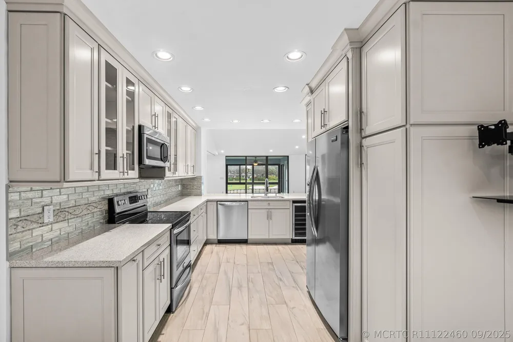 23 Eastgate Dr, Boynton Beach, FL 33436
