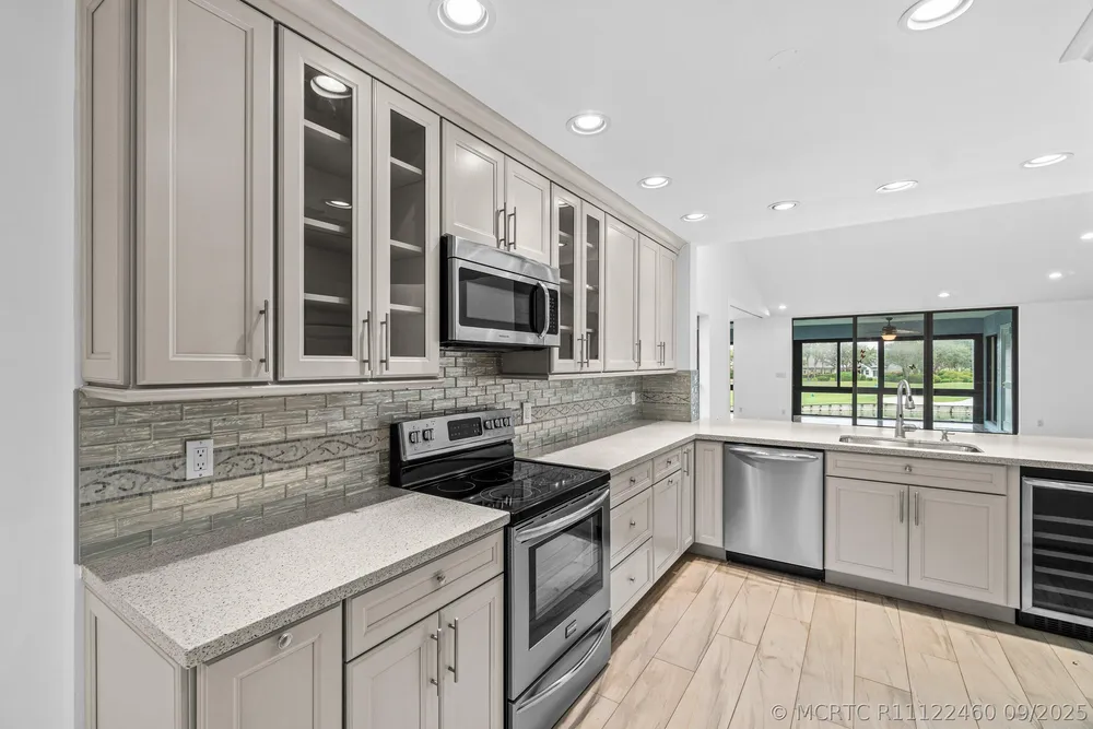 23 Eastgate Dr, Boynton Beach, FL 33436