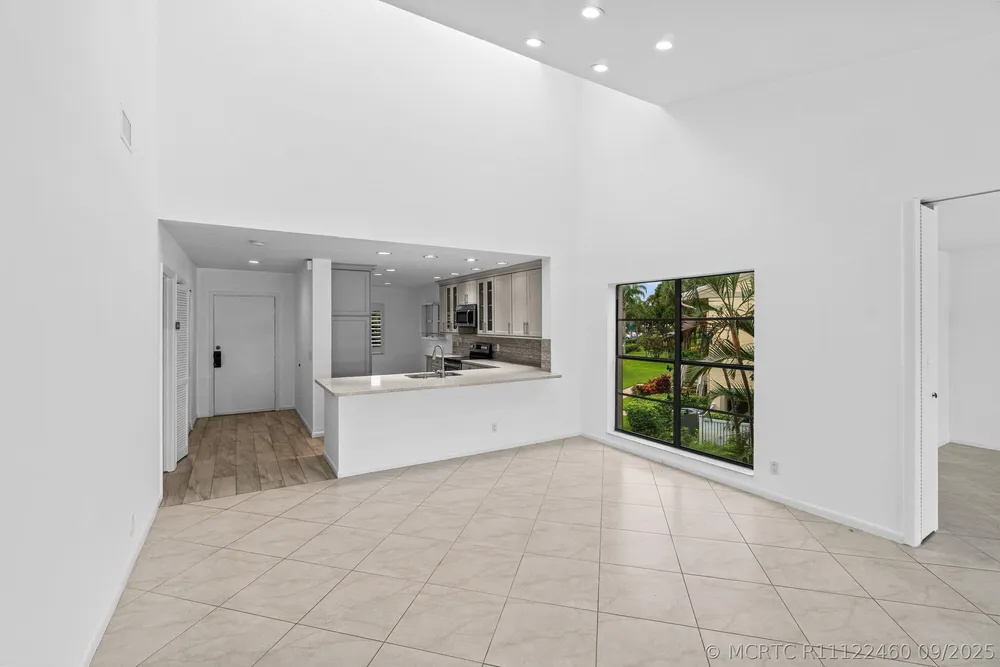 23 Eastgate Dr, Boynton Beach, FL 33436