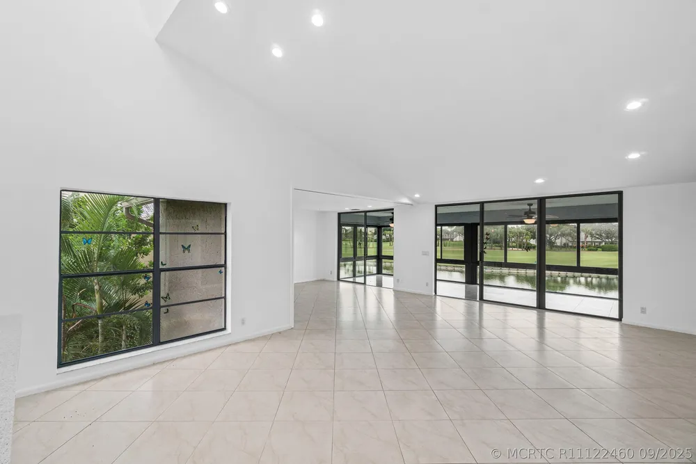 23 Eastgate Dr, Boynton Beach, FL 33436