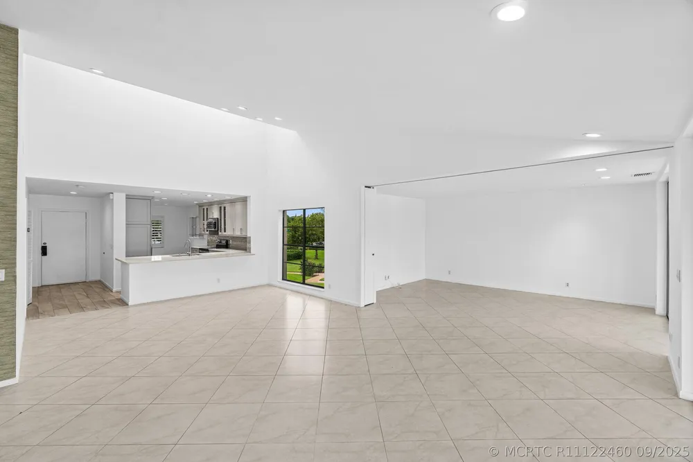 23 Eastgate Dr, Boynton Beach, FL 33436