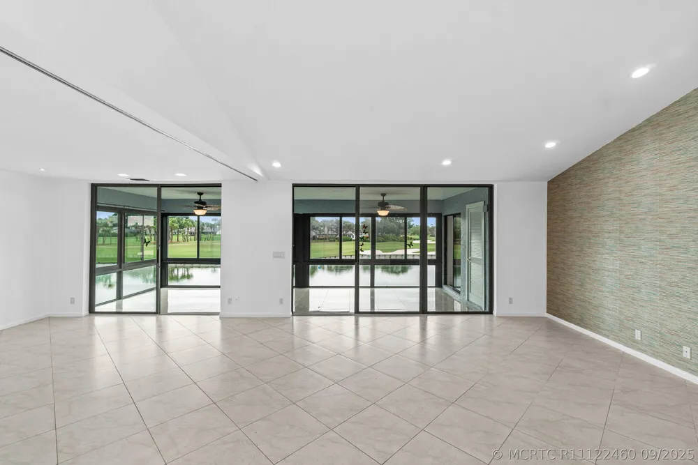 23 Eastgate Dr, Boynton Beach, FL 33436