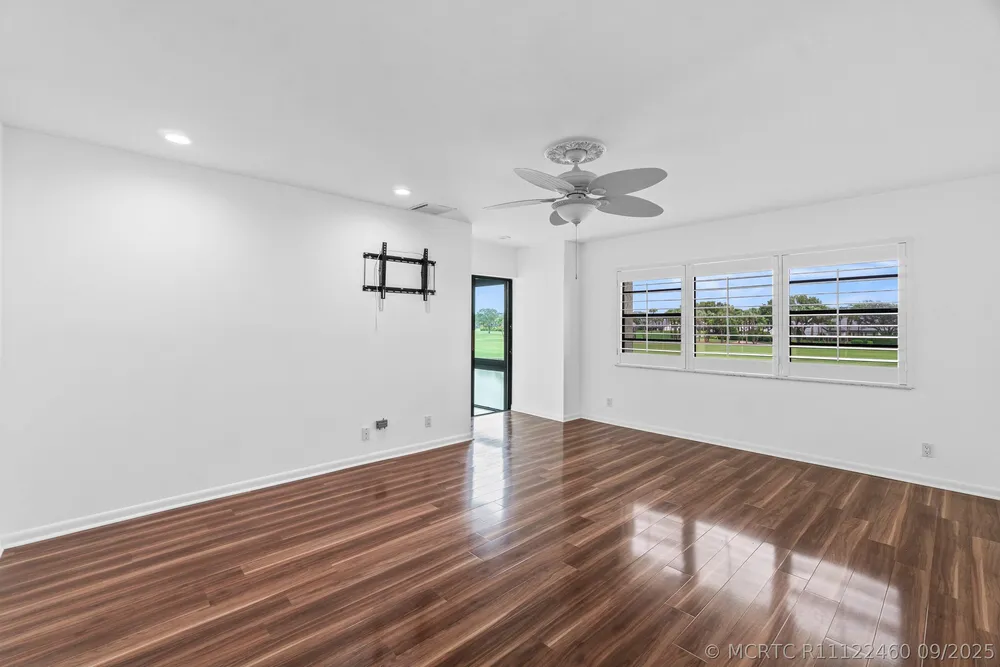 23 Eastgate Dr, Boynton Beach, FL 33436