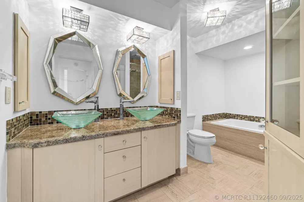 23 Eastgate Dr, Boynton Beach, FL 33436