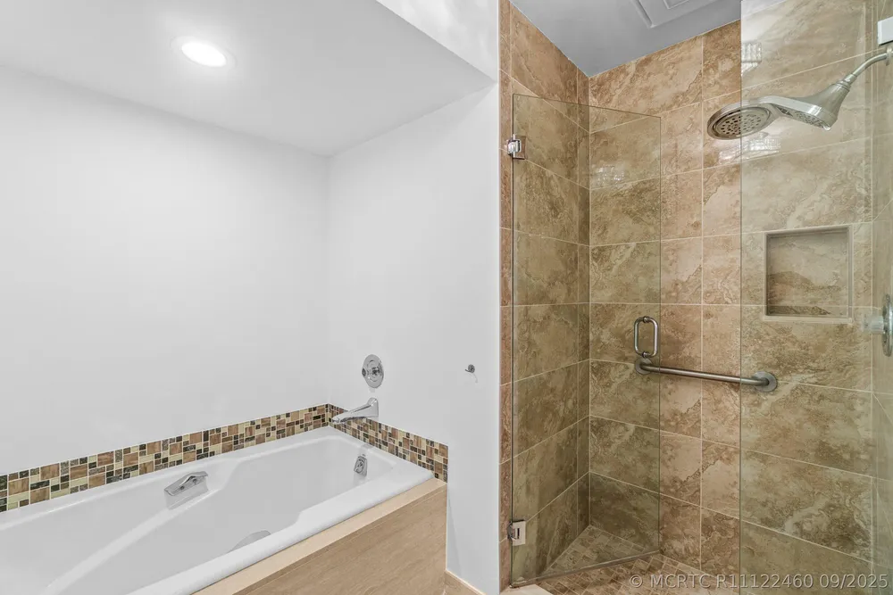 23 Eastgate Dr, Boynton Beach, FL 33436
