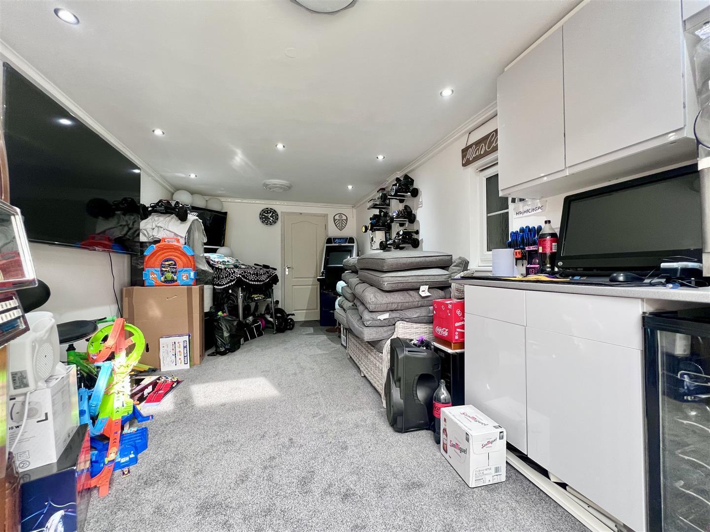 Matthau Lane, Oxley Park, Milton Keynes Image 15