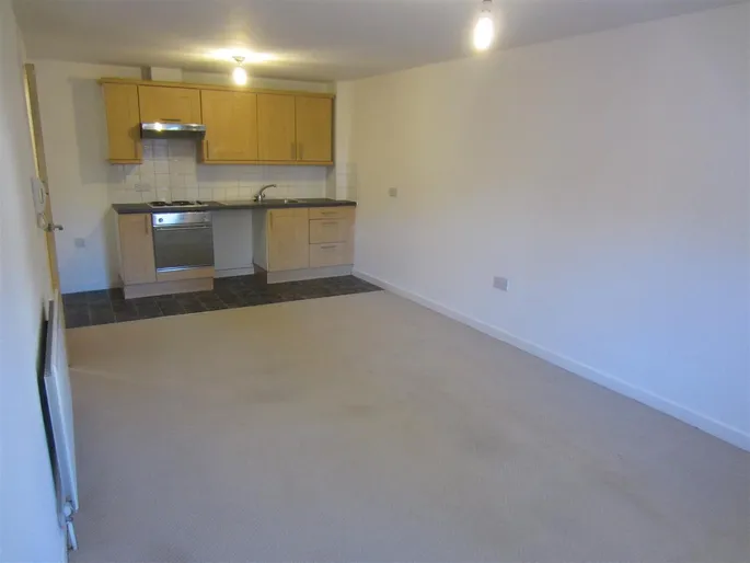 Property carousel image 3