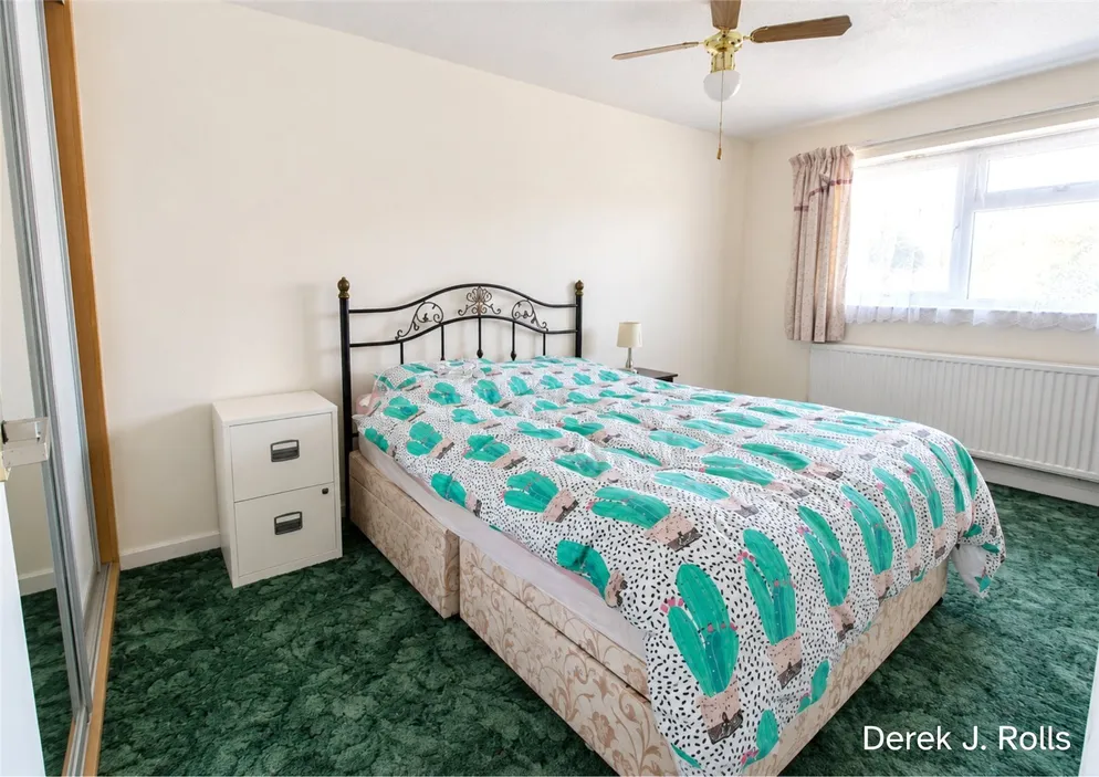 Property carousel item 9