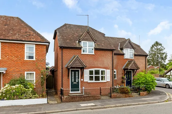 Carpenters Close, Holybourne, GU34