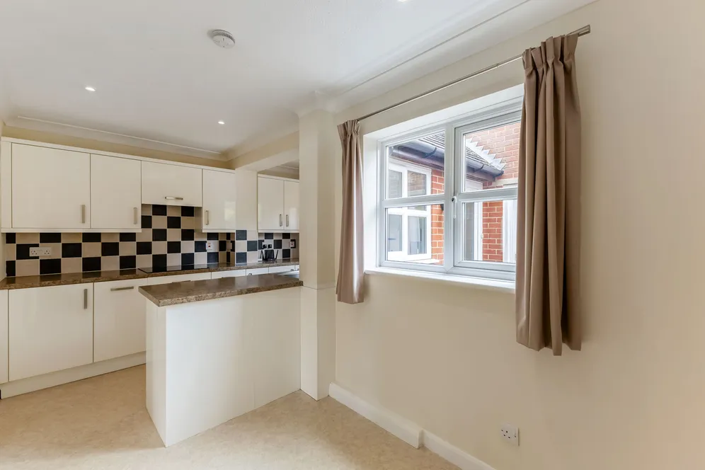 Carpenters Close, Holybourne, GU34 photo 4