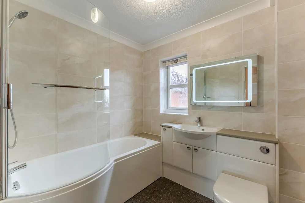 Carpenters Close, Holybourne, GU34 photo 5