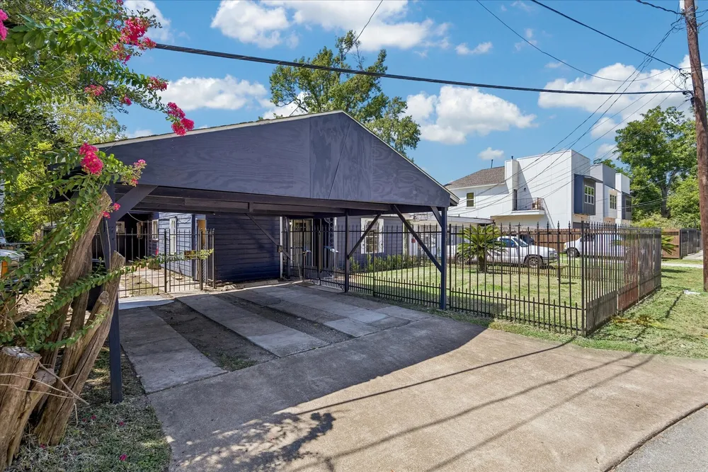 96 Burress St, Houston, TX 77022