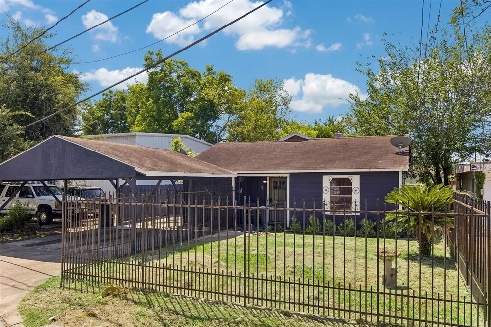 96 Burress St, Houston, TX 77022