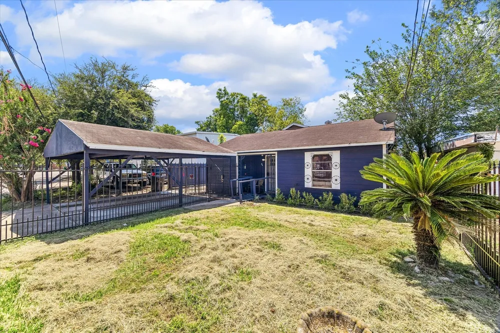 96 Burress St, Houston, TX 77022