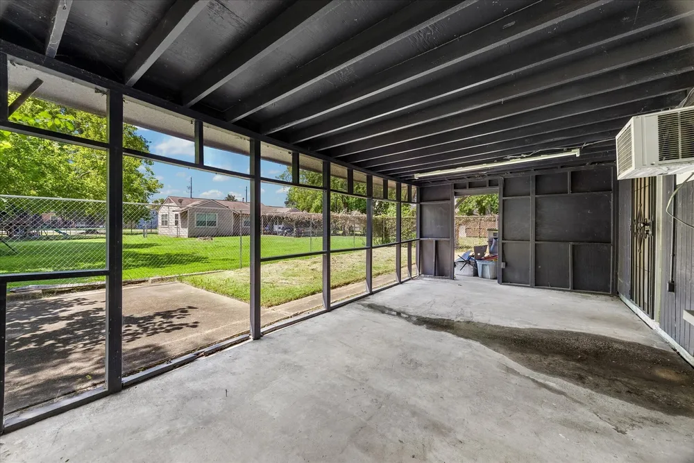 96 Burress St, Houston, TX 77022