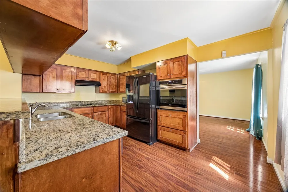 96 Burress St, Houston, TX 77022