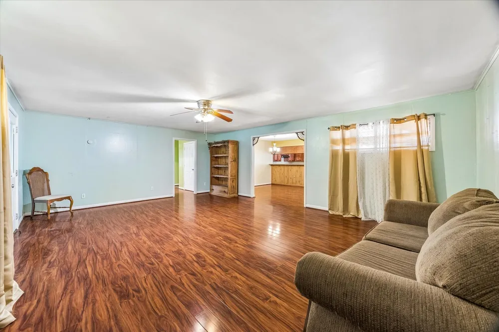 96 Burress St, Houston, TX 77022
