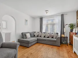 Millfield Road, Edgware thumb 3