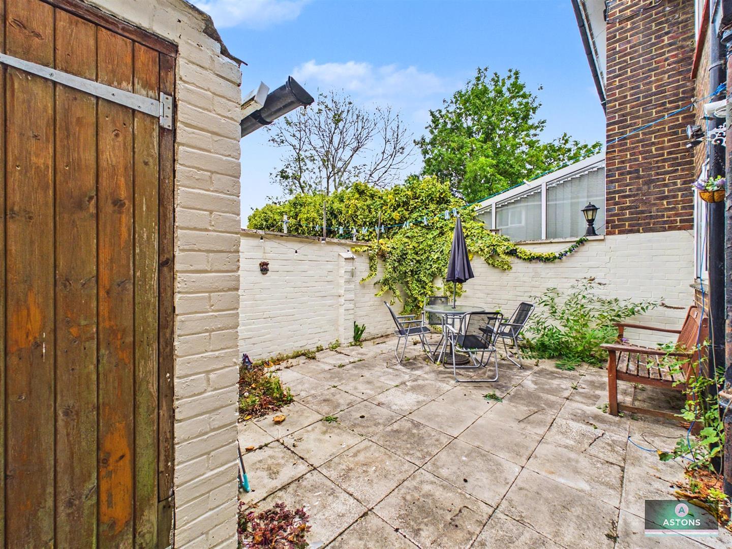 Rother Crescent, Gossops Green Image 4