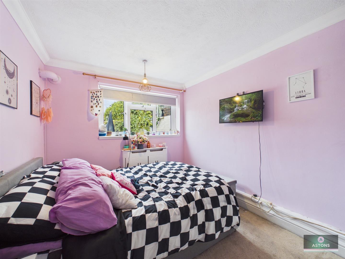 Rother Crescent, Gossops Green Image 8