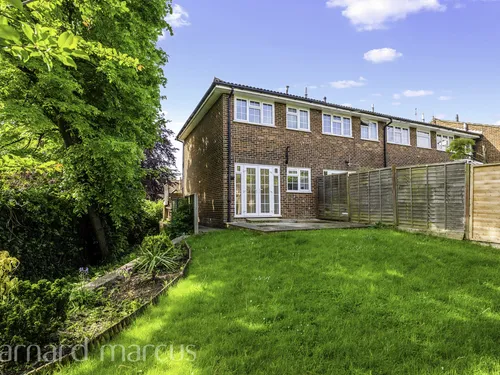 Tapestry Close, SUTTONphoto