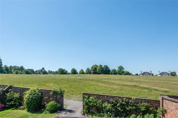 Cotmandene, Dorking, RH4 photo 11