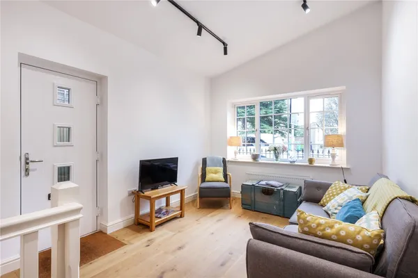 Bath Road, Leckhampton, GL53 photo 2