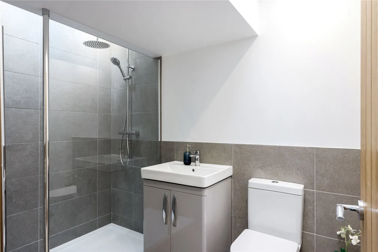 Bath Road, Leckhampton, GL53 photo 15