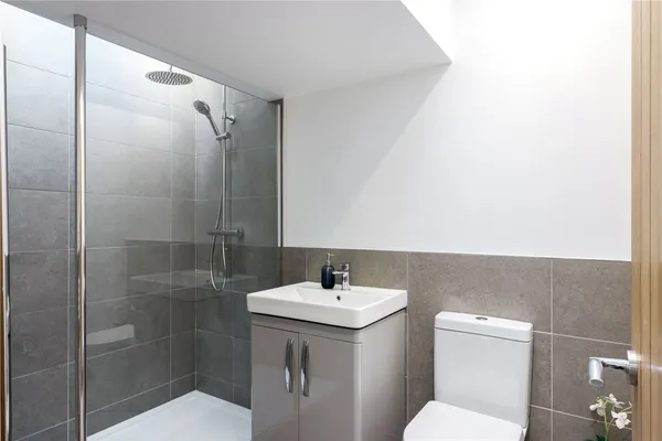 Bath Road, Leckhampton, GL53 photo 15