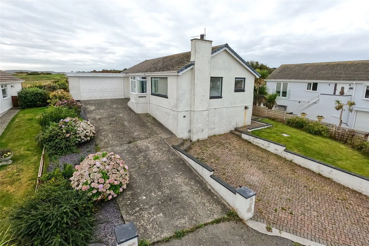 Glan Y Don Parc, Bull Bay, Amlwch, Sir Ynys Mon, LL68