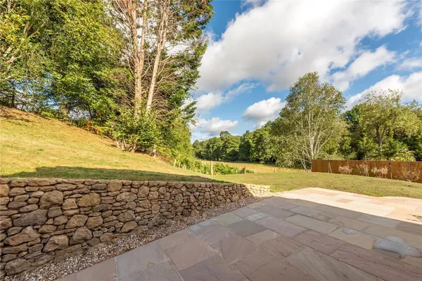 Horsham Road, Abinger Hammer, RH5 photo 6