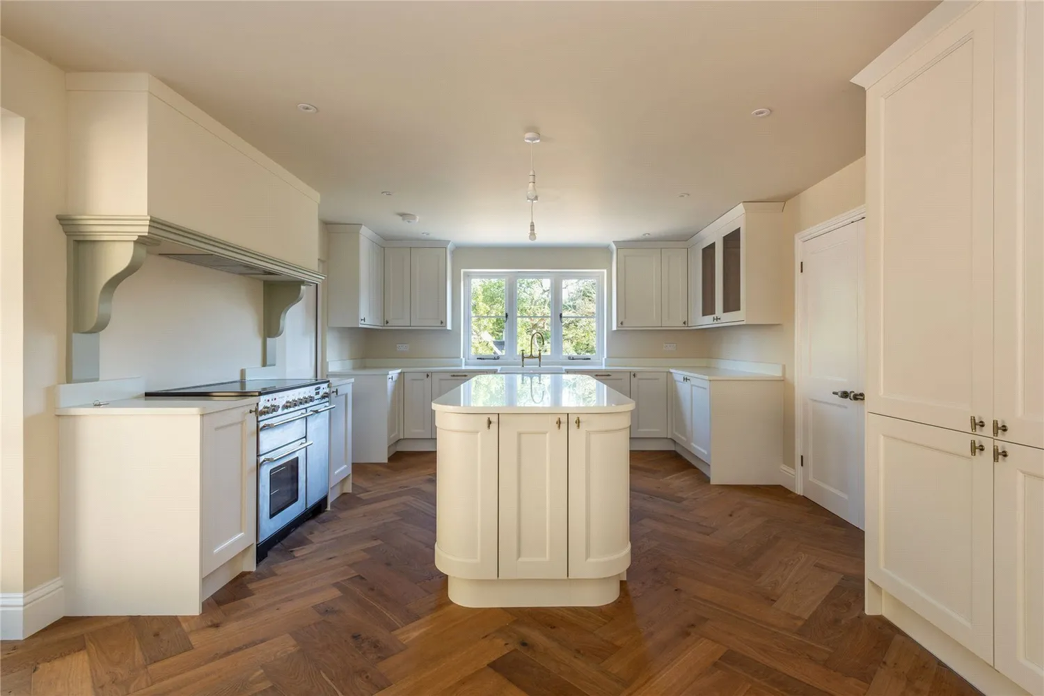 Horsham Road, Abinger Hammer, RH5 photo 10