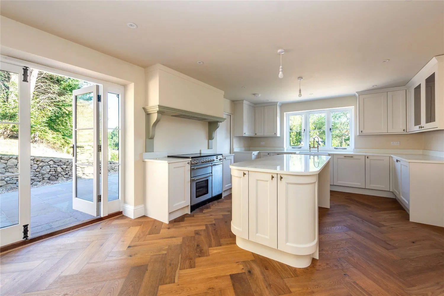 Horsham Road, Abinger Hammer, RH5 photo 18
