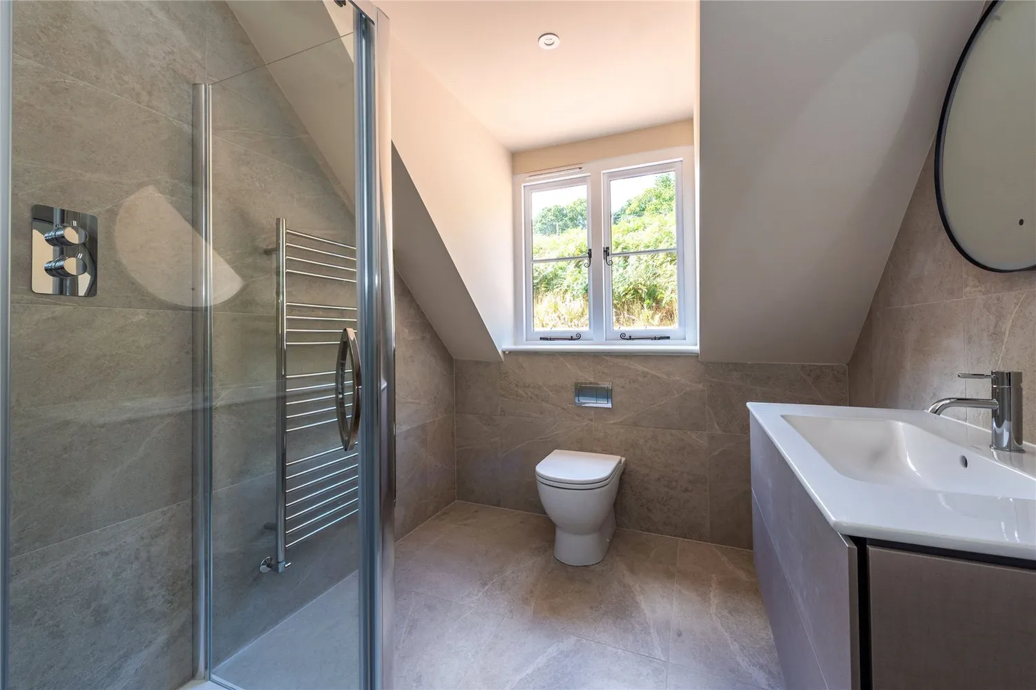 Horsham Road, Abinger Hammer, RH5 photo 19