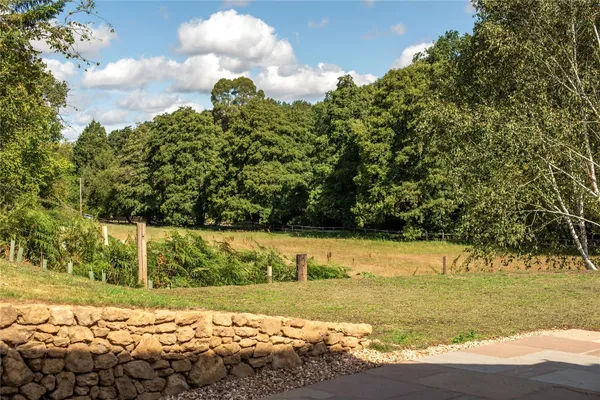 Horsham Road, Abinger Hammer, RH5 photo 20