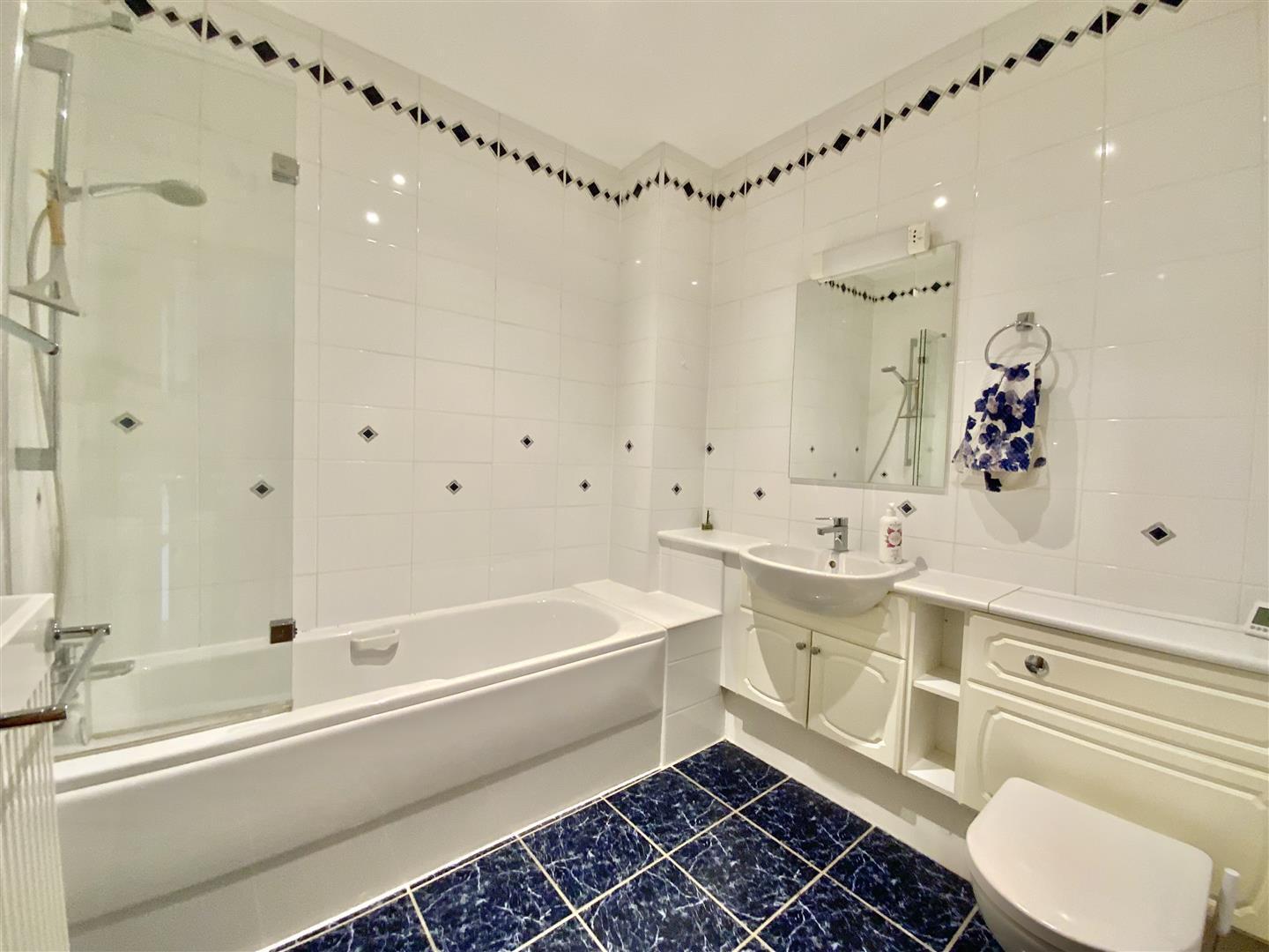 Woodward Place, Loughton Lodge Image 13