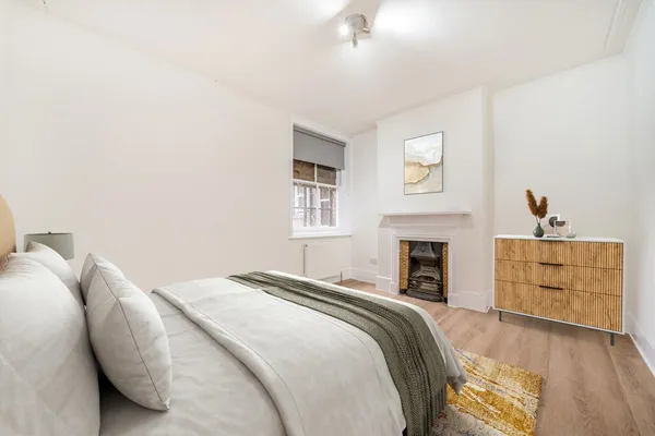 High Street, Teddington, TW11 photo 4