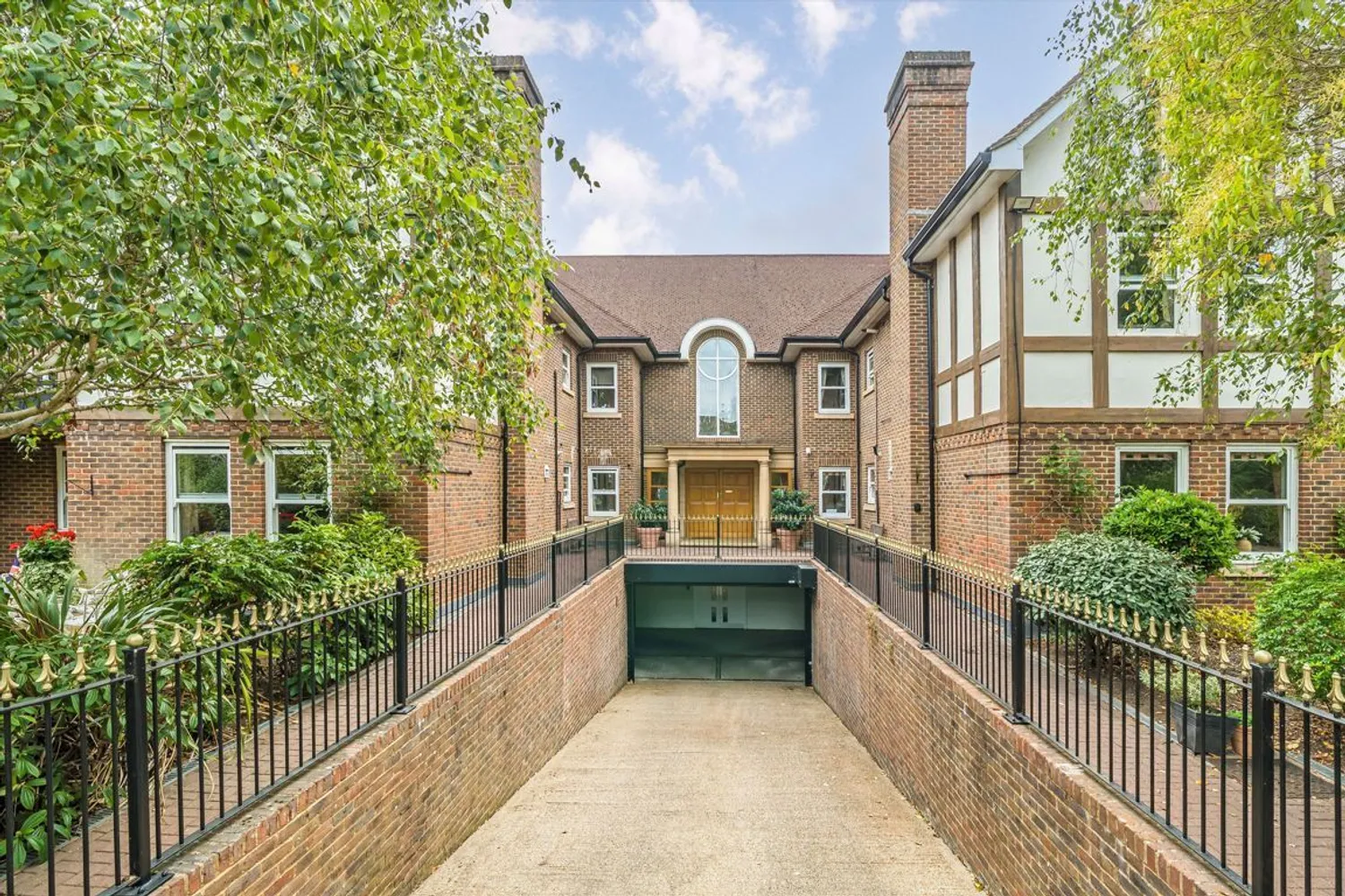 Oatlands Drive, Weybridge, KT13 photo 7