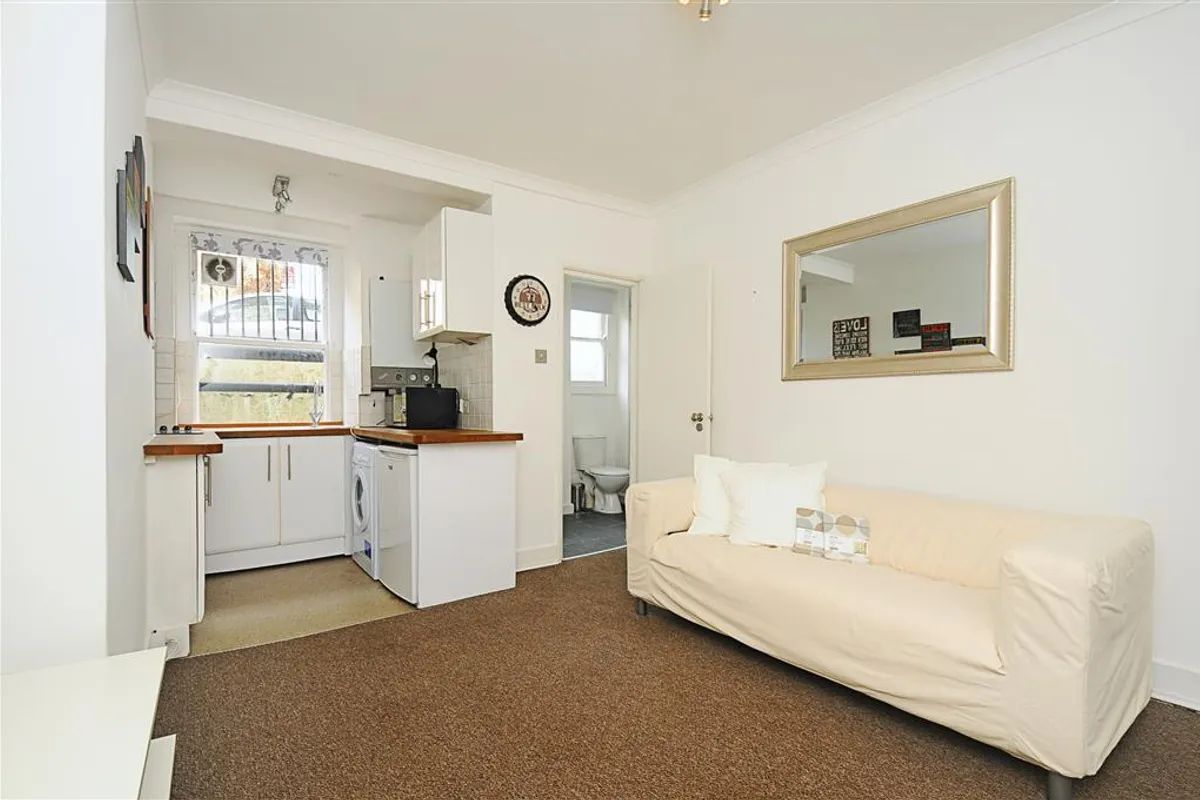 Dewsbury Court, Chiswick Road, London