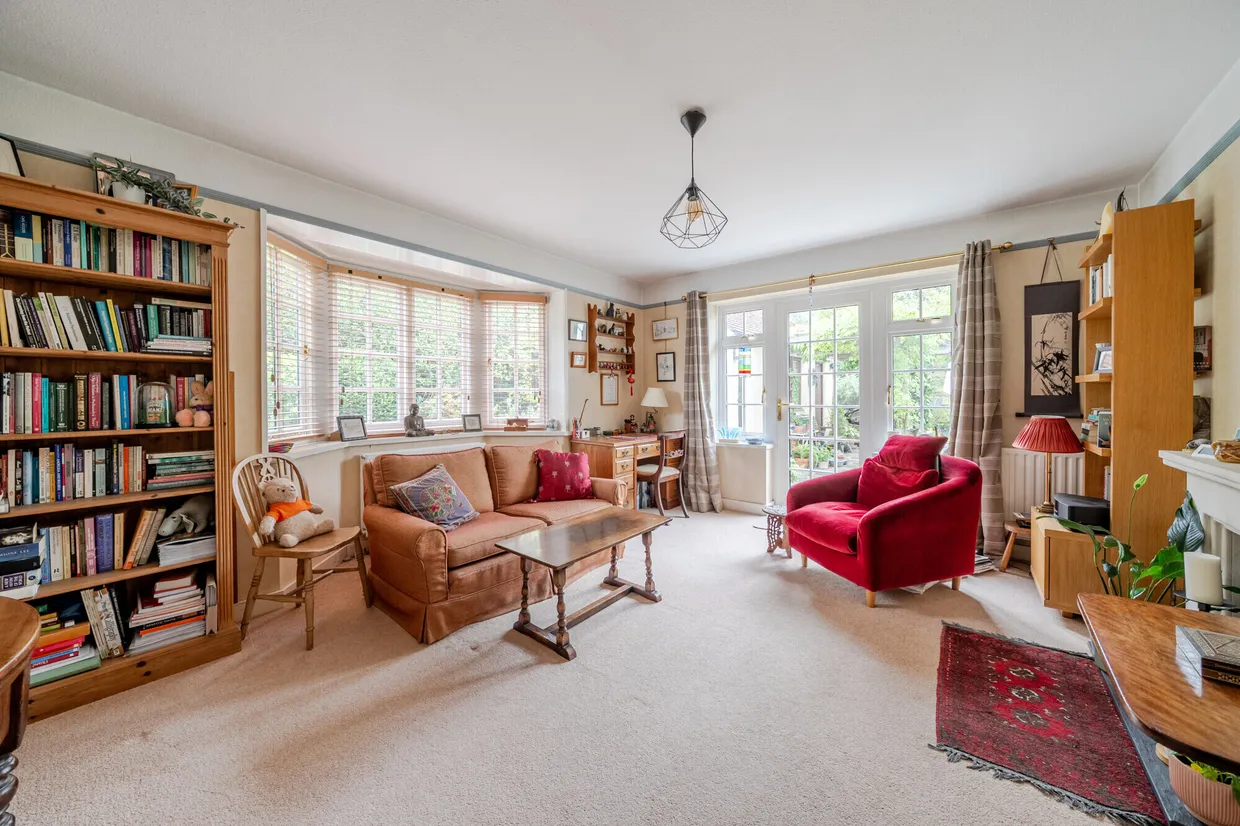 Lancaster Avenue, Farnham, GU9 photo 2