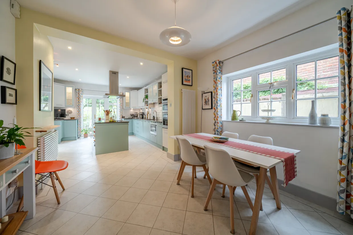 Lancaster Avenue, Farnham, GU9 photo 4