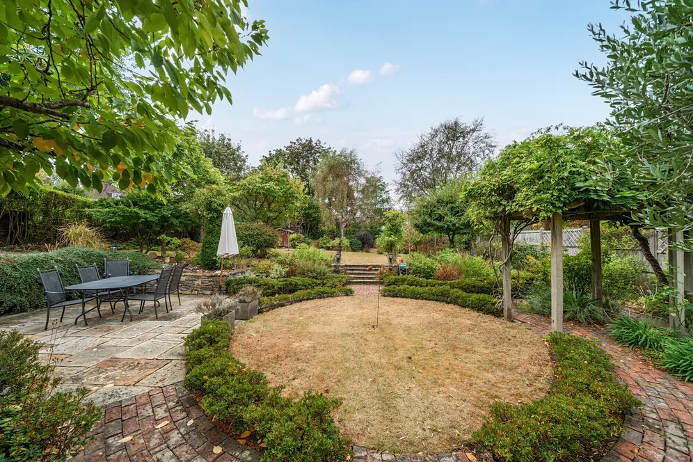 Lancaster Avenue, Farnham, GU9 photo 8