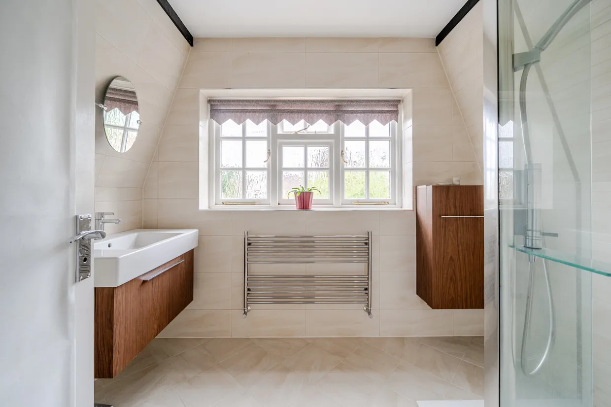 Lancaster Avenue, Farnham, GU9 photo 14