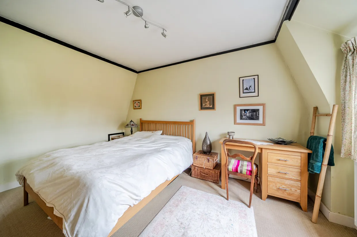 Lancaster Avenue, Farnham, GU9 photo 16