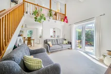 Salisbury Close, Alton, GU34 photo 1